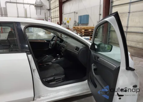 2015 Volkswagen Jetta 1.8T Se z USA, uszkodzony, nr VIN 3VWD17AJ3FM296049